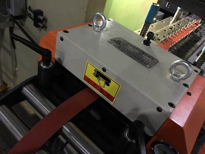 實現(xiàn)精準(zhǔn)送料的伺服送料機